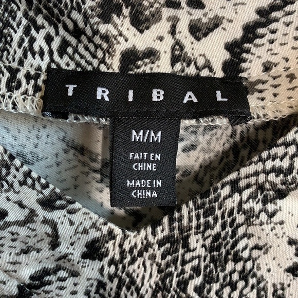 Tribal Sleeveless V-Neck Snakeskin Split Back Top - Picture 3 of 9